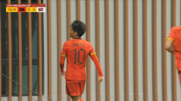  國(guó)青1-0卡塔爾！蒯紀(jì)聞精彩低射破門，毛偉杰就地反搶送助攻