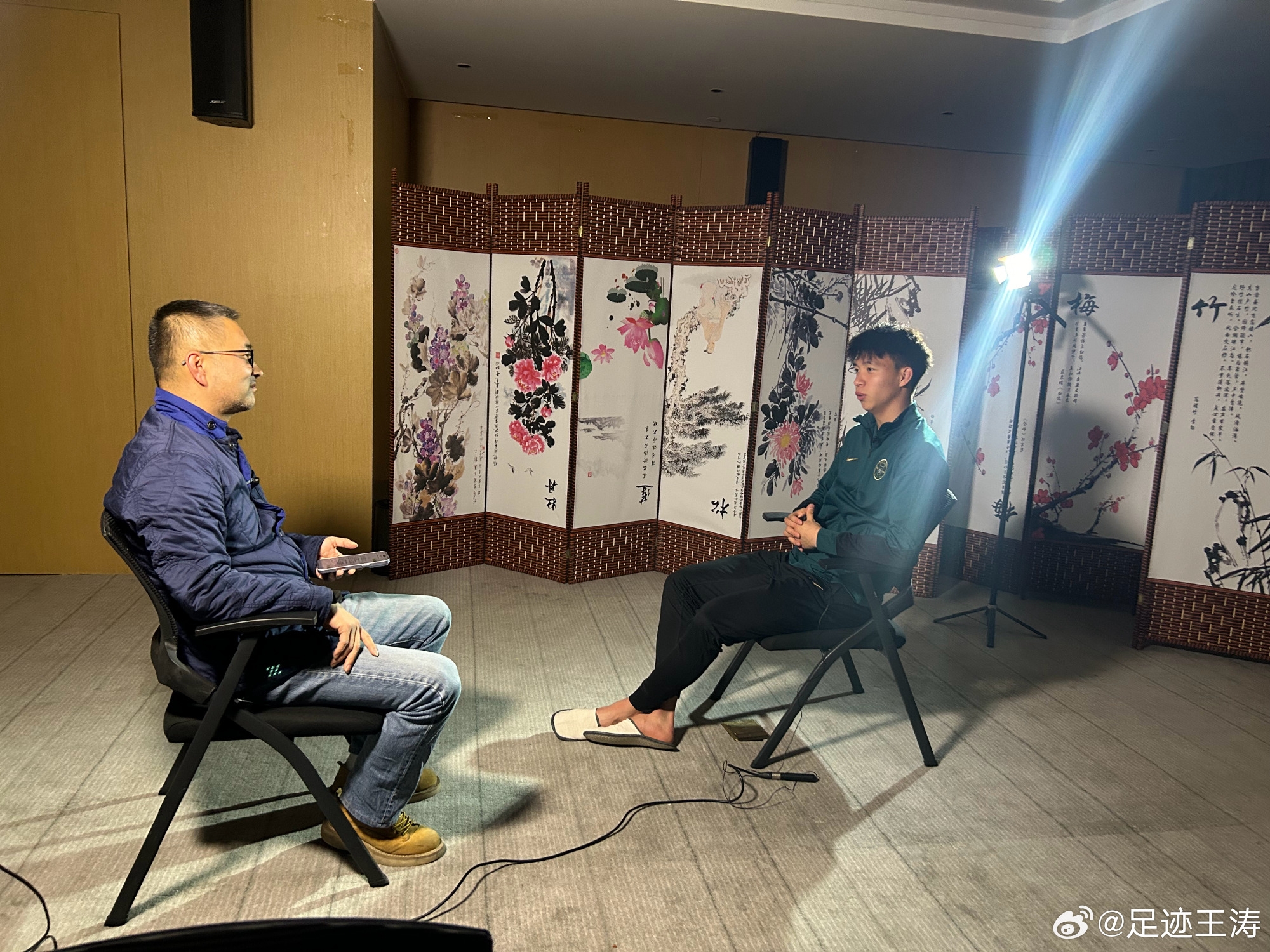  記者：王鈺棟視韋世豪為偶像&想加他微信，現(xiàn)進了國足不知加到?jīng)]