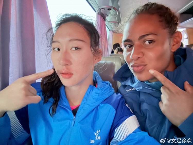  神勇！女足國門徐歡曬照，比賽中被球砸臉仍力保球門不失