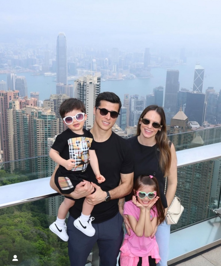  特謝拉帶家人赴中國香港過周末，陳晉一留言：這是個好地方
