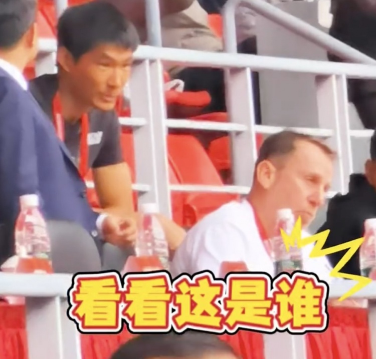  久爾杰維奇現(xiàn)身鹽城，現(xiàn)場(chǎng)觀看中國(guó)U22國(guó)足vs韓國(guó)