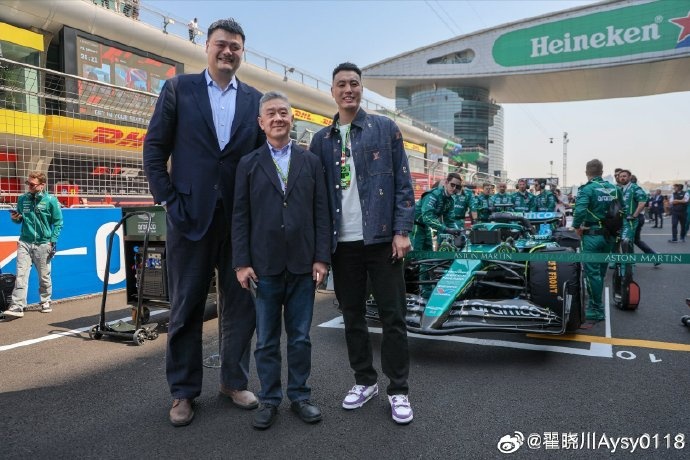  聯(lián)動(dòng)F1！翟曉川曬與姚明、阿隆索、范志毅、周冠宇等的合照