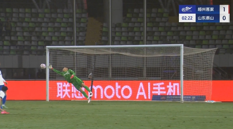  梅州開場2分鐘1-0泰山！茹子楠不停球抽射世界波攻破王大雷大門