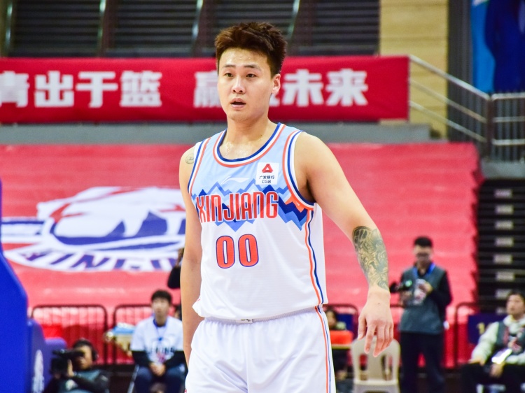  ??隨便打打！趙睿半場8中7&三分3中3貢獻(xiàn)18分2助攻2搶斷
