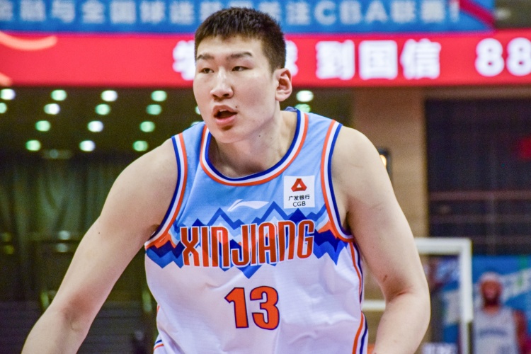  拼搶積極但手感不佳！李炎哲半場8中2&罰球6中4拿8分 搶4個前場板
