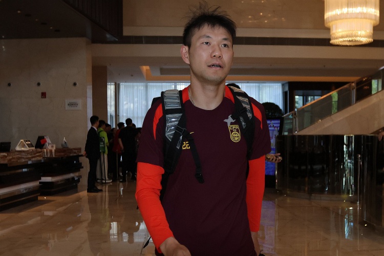  李源一3次助攻位居助攻榜榜首，李璇：再看伊萬發(fā)言覺得有種錯亂