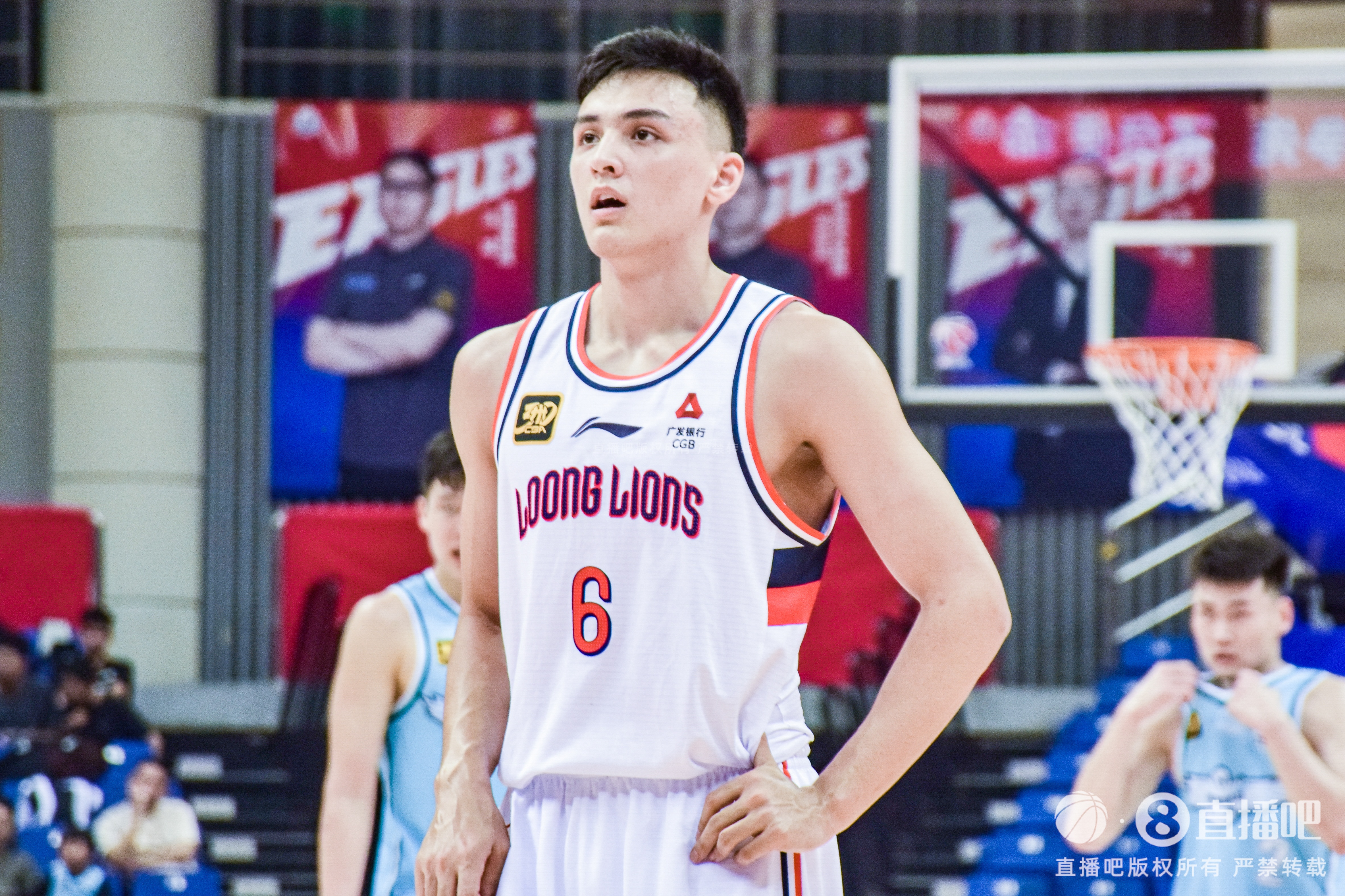  精準打擊！于米提半場5中5拿到13分 三分3中3