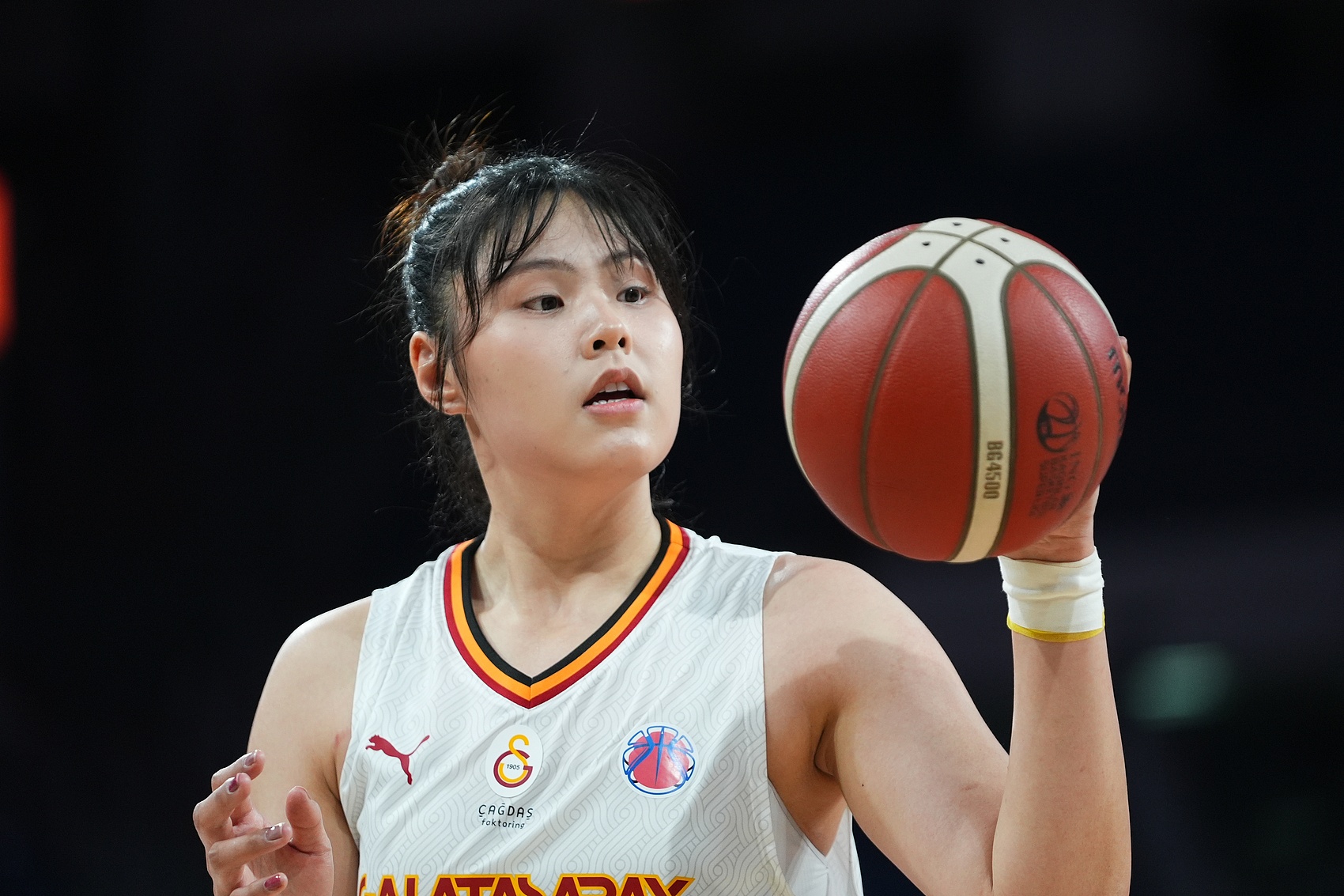  穩(wěn)定高效！李月汝9中6得到18分10板1助2斷1帽 罰球6中6