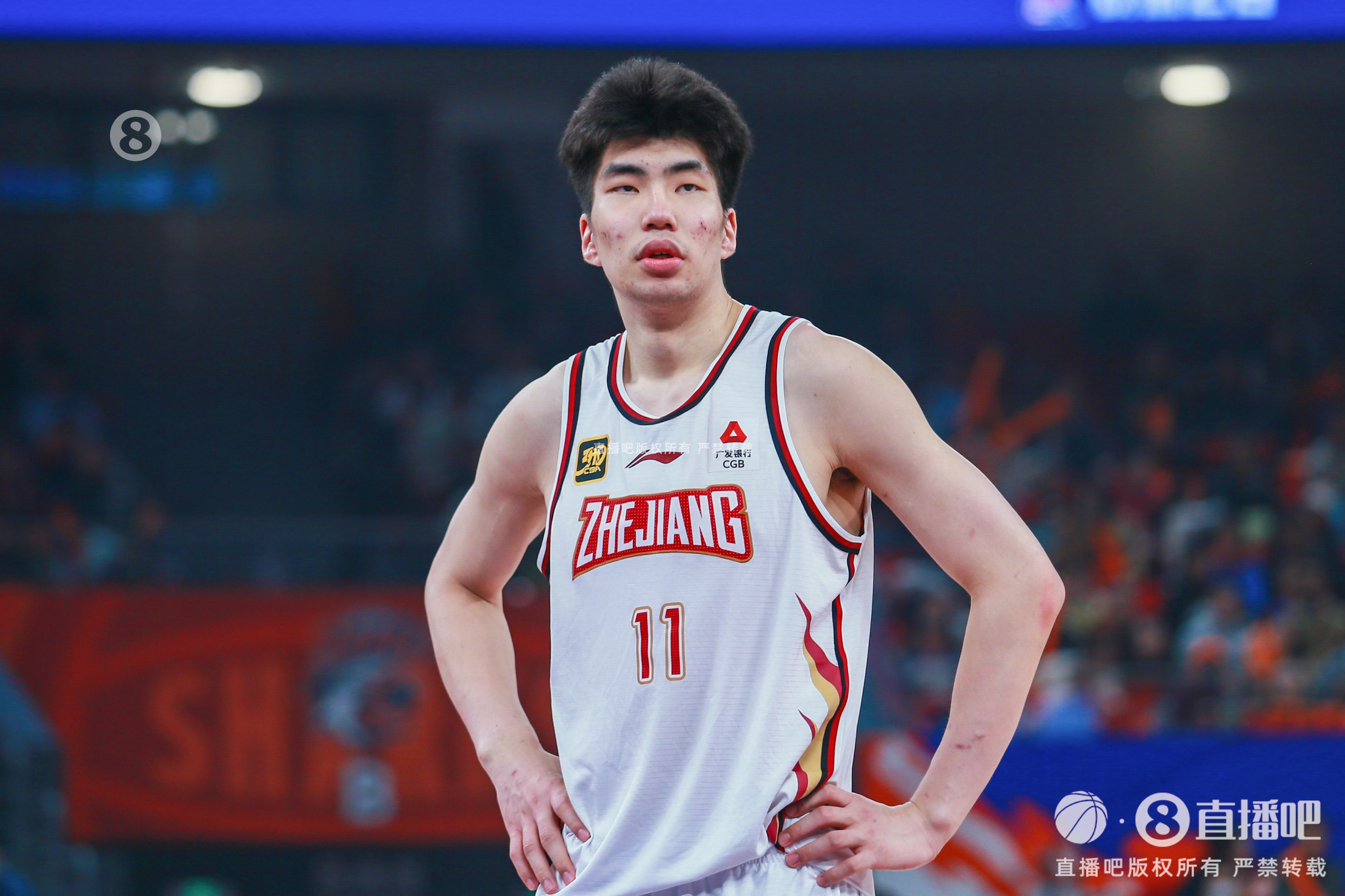  防守不力！余嘉豪10中6拿15分11板 多次被徐杰小打大&未防住徐昕
