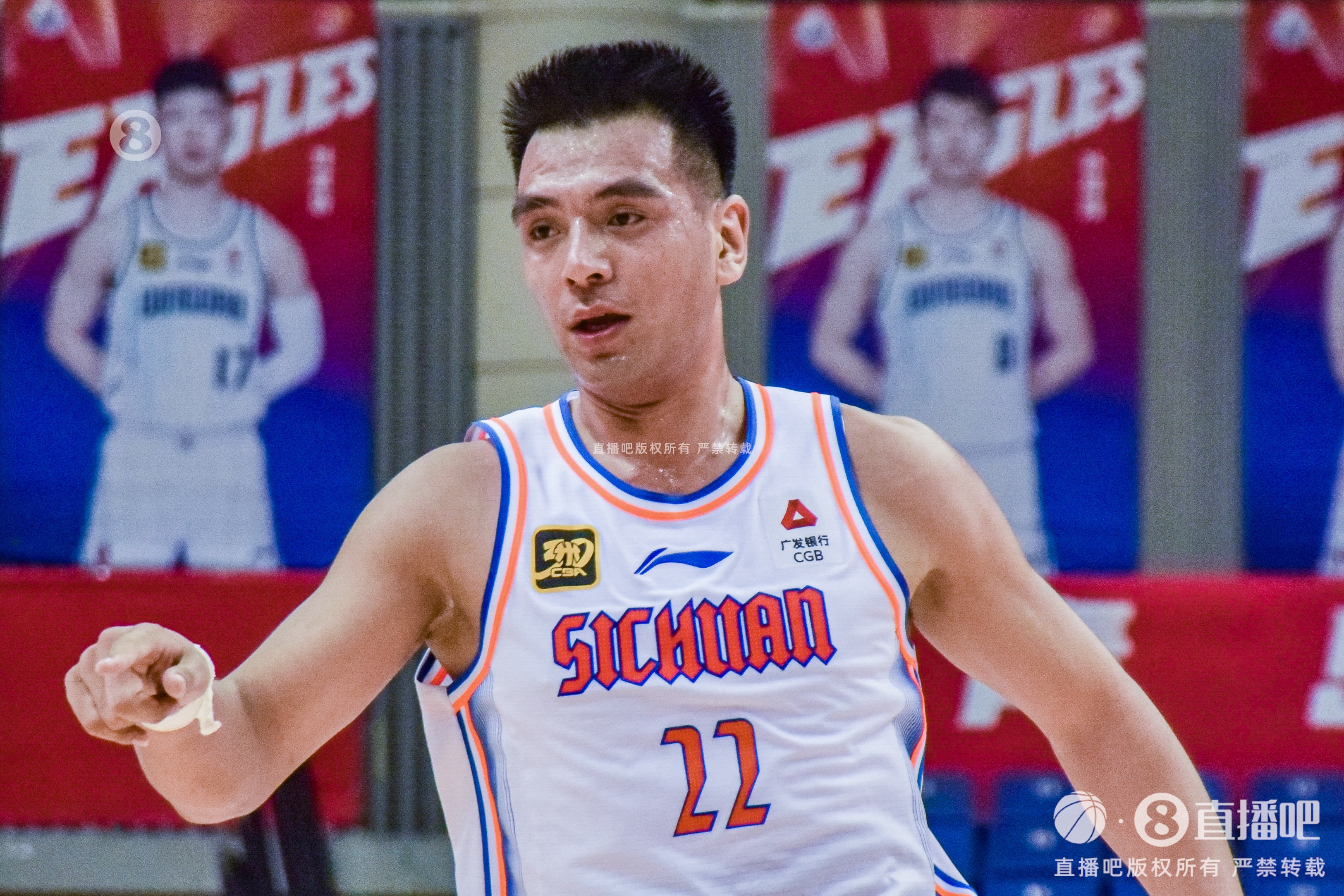  很拼！楊文學8中5得到12分10板5助1帽 拼到6犯離場