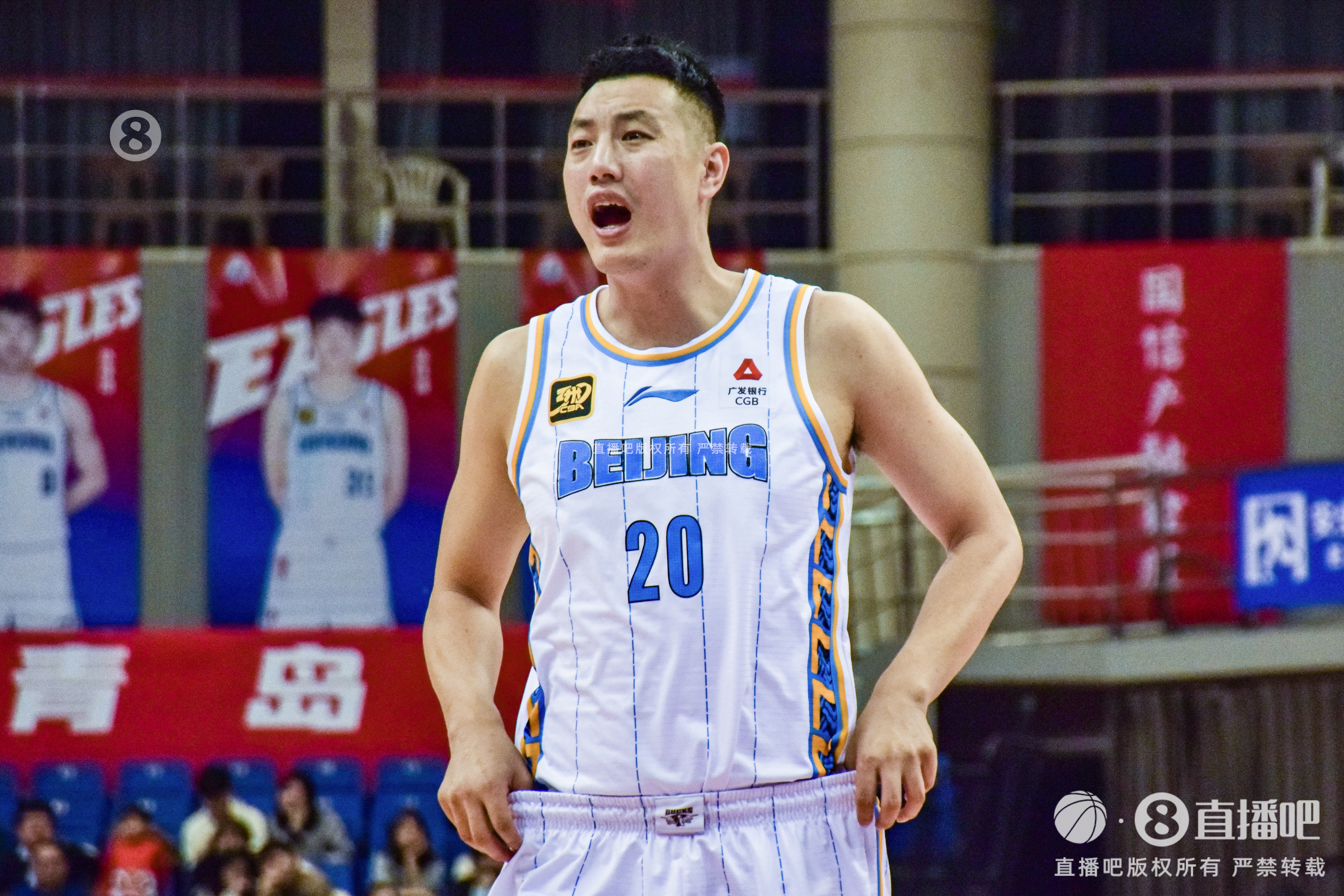  隊長以身作則！翟曉川狂搶9個前場籃板 替補4中1&6罰5中拿7分12板