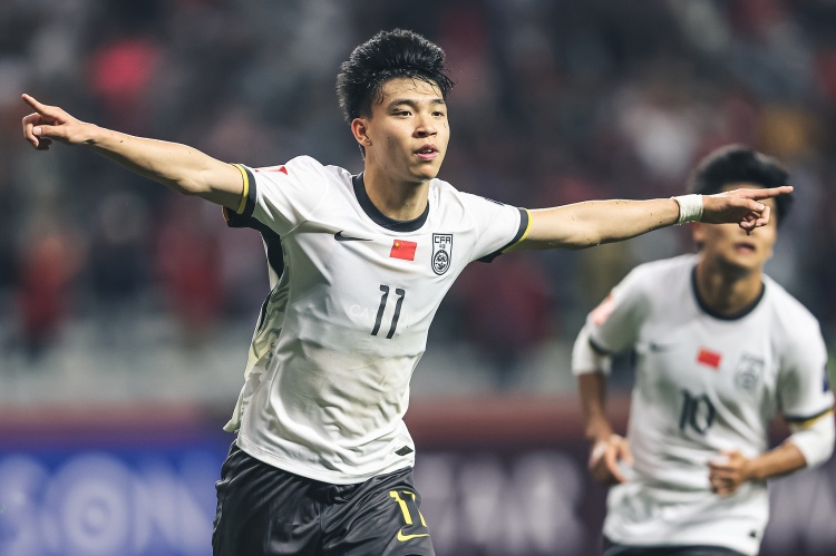  北青體育：18歲“跳級生”王鈺棟有望進入國足客戰(zhàn)沙特名單！