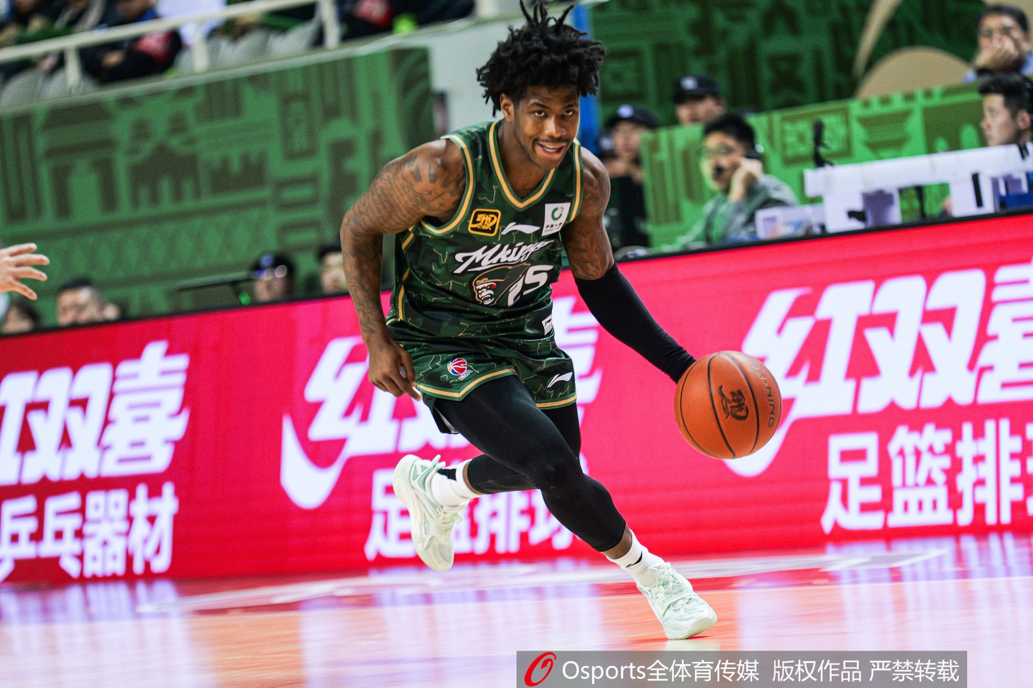  這外援猛得很！肯德里克-戴維斯16投12中&罰球18中15砍43分6板9助