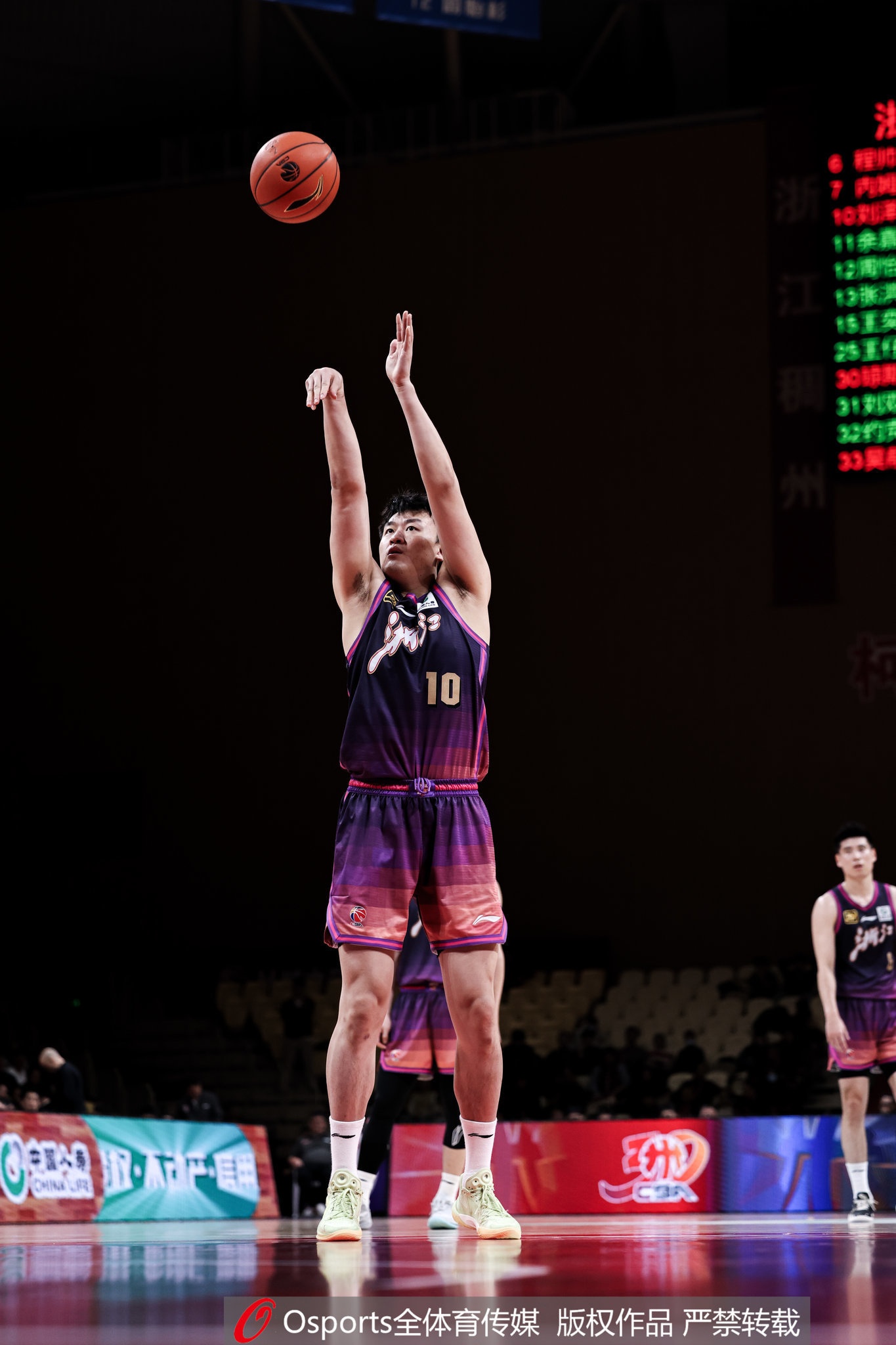  高效替補(bǔ)！劉澤一13投7中&罰球4中3得18分7板 得分并列全隊(duì)最高
