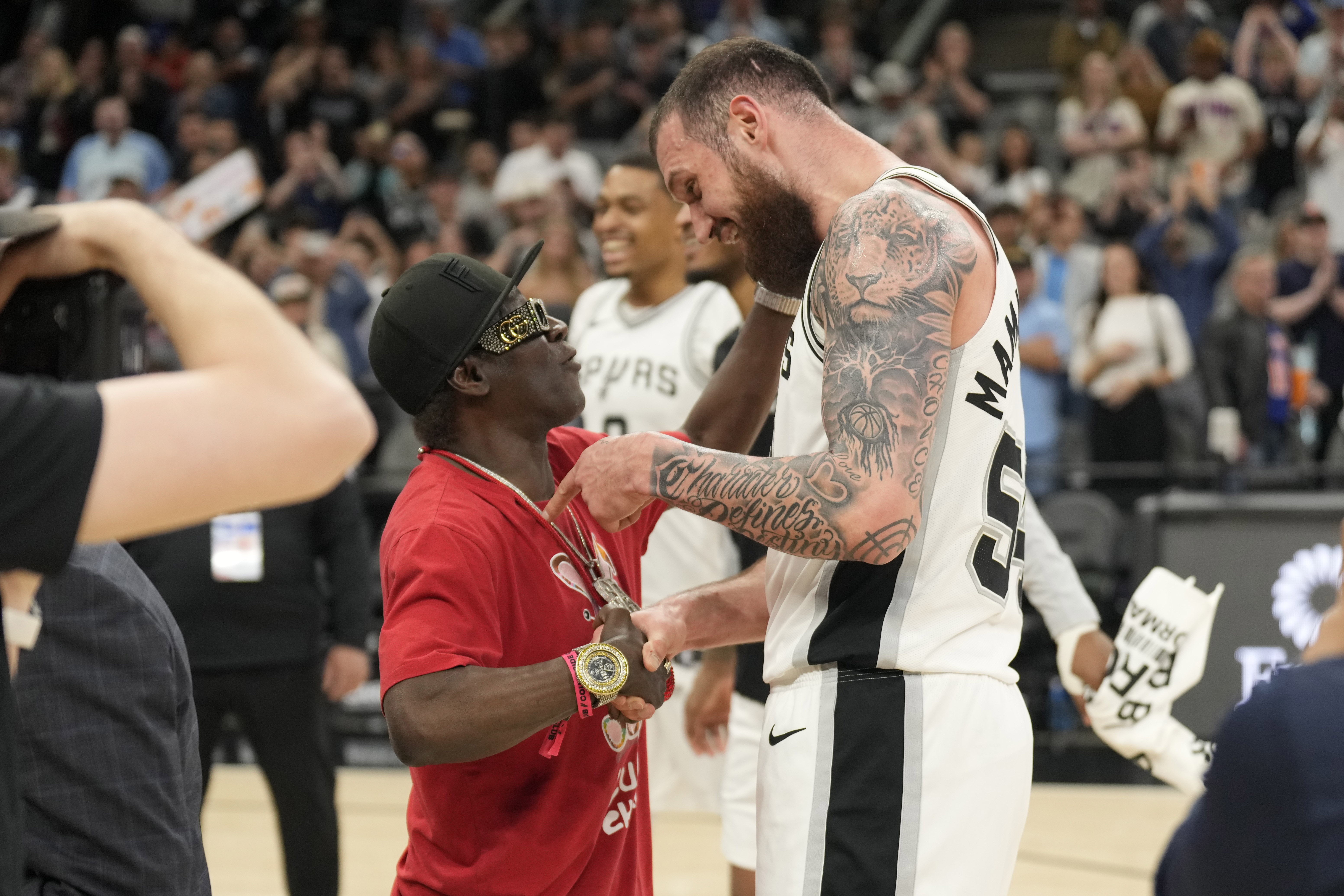 馬穆上場19分鐘就砍下34分！哈特：他能進入NBA是有原因的