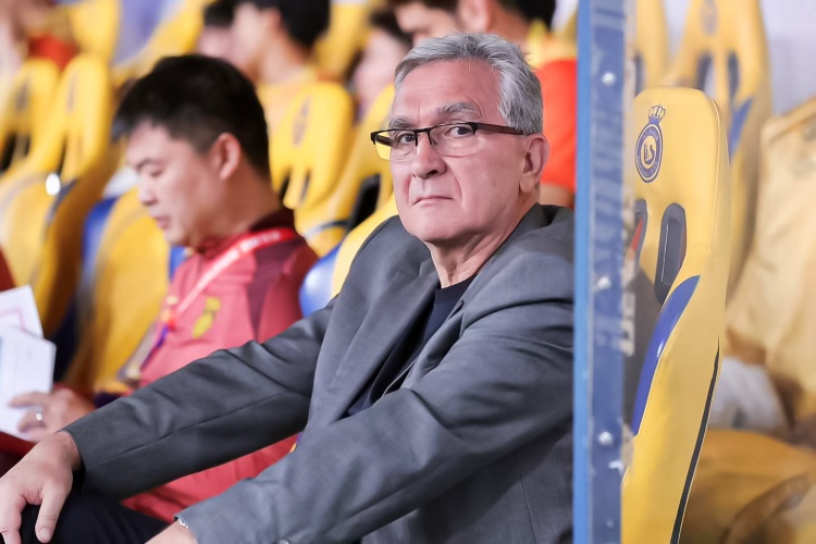  媒體人：國(guó)足變陣4231可能性不大，陣中僅3人能打后腰不夠用